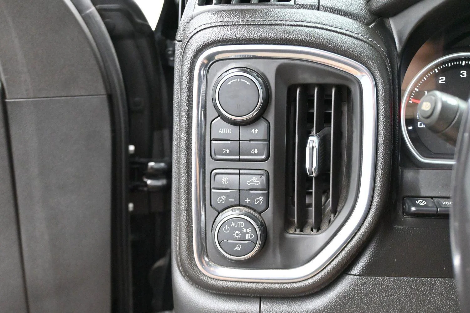 Used 2019 BLACK Chevrolet High Country image 29