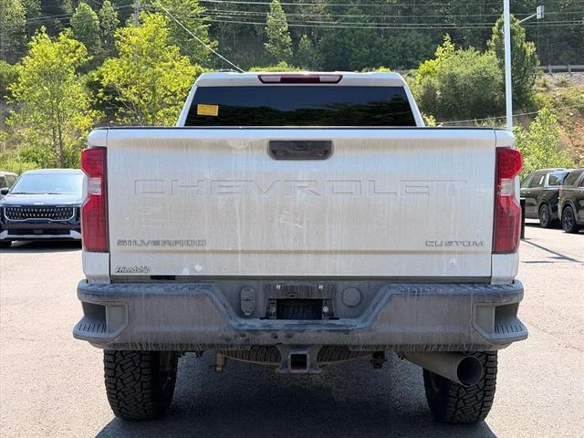 Used 2023 White Chevrolet Custom image 16