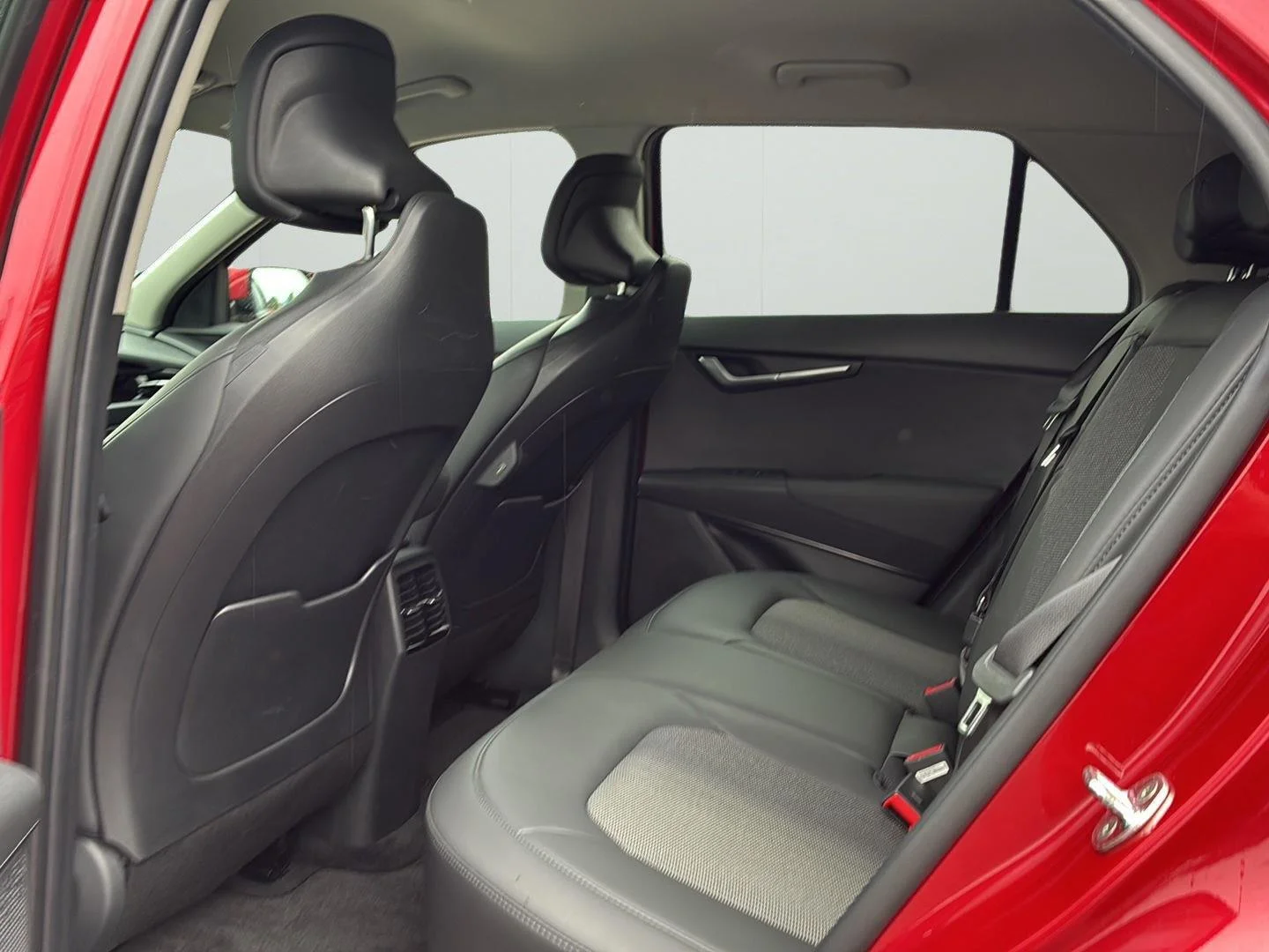 Used 2023 Runway Red Kia Wind image 24