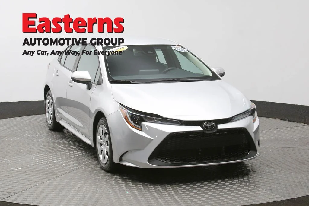 Used 2022 Silver Toyota LE image 3