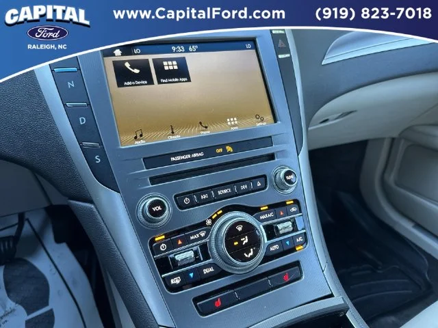 Used 2017 Gold Lincoln Premiere image 26