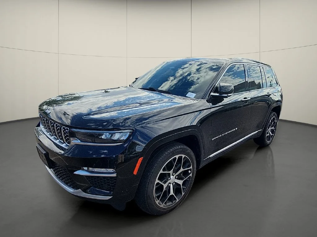 Used 2022 Black Jeep Summit Reserve image 3