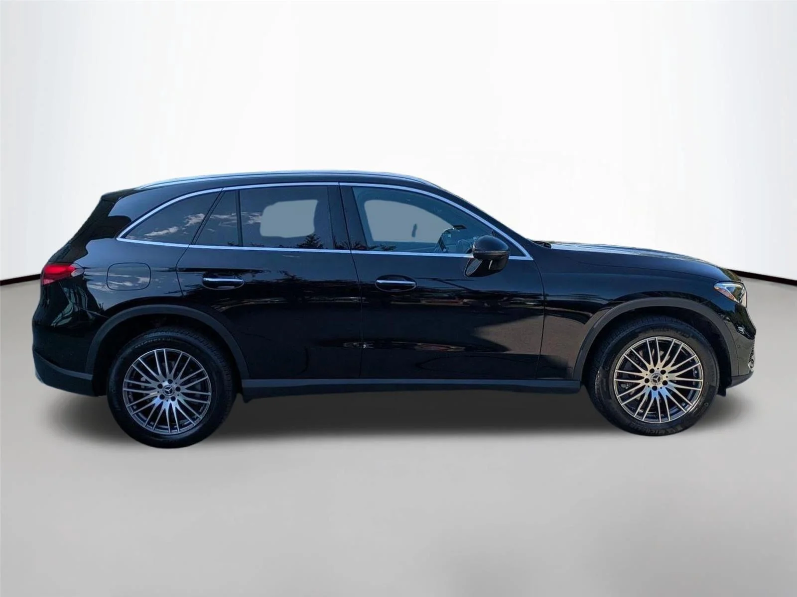 Used 2024 Black Mercedes-Benz GLC 300 image 4