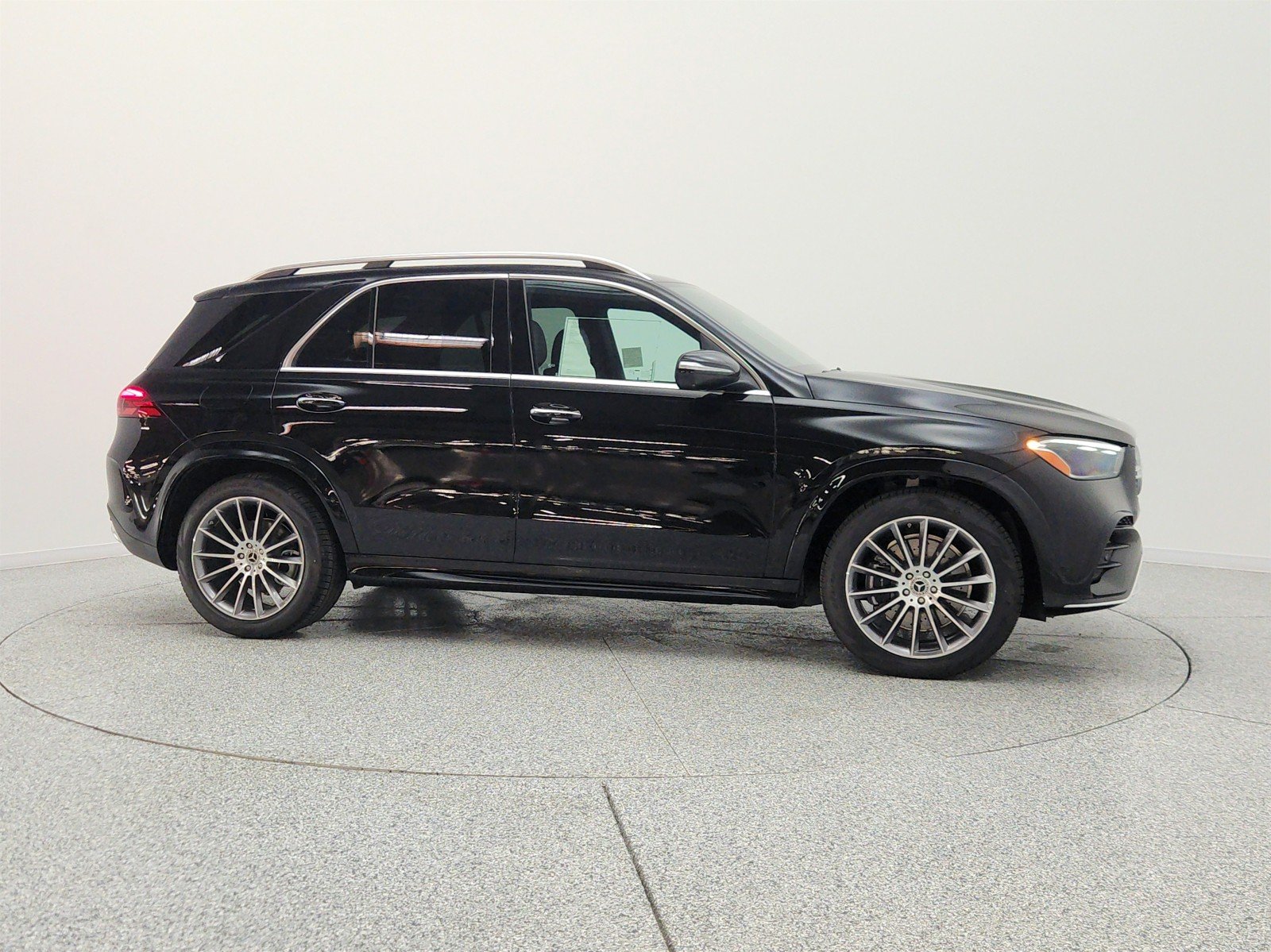 New 2026 Obsidian Black Metallic Mercedes-Benz GLE 580 4MATIC® SUV image 4