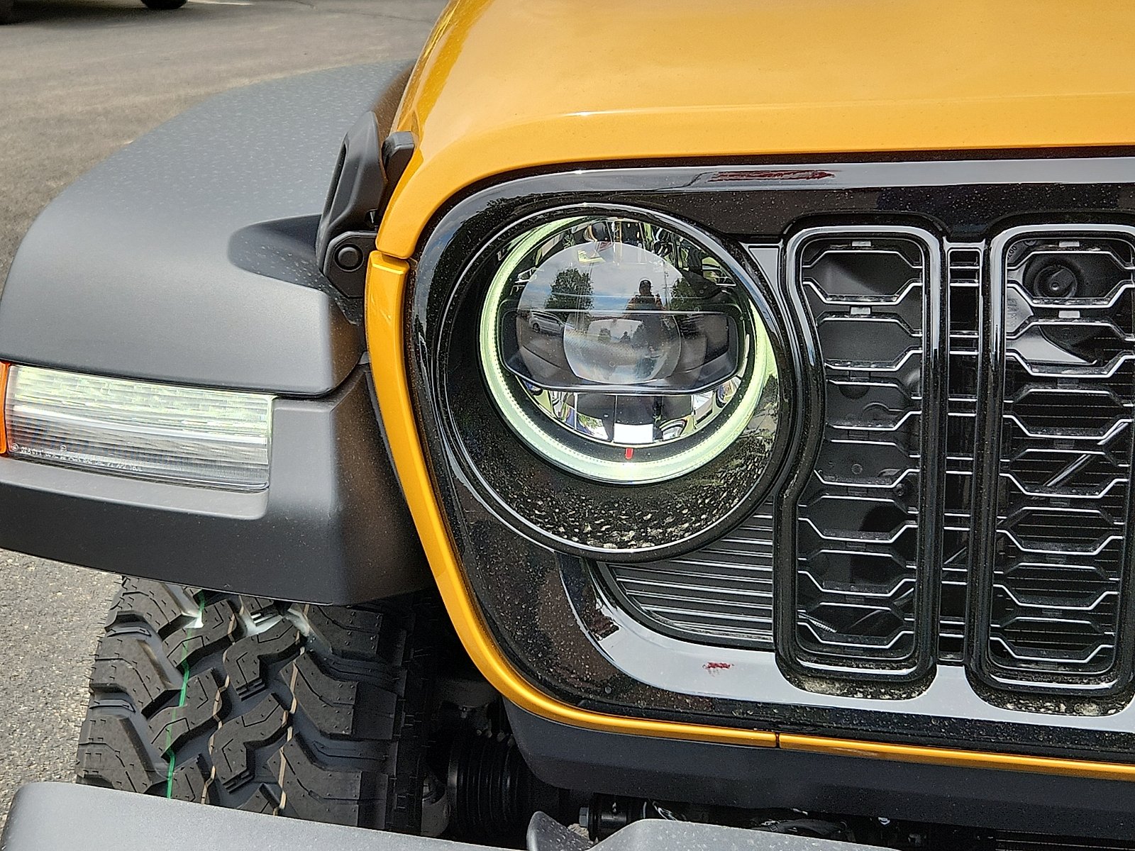 New 2026 Goldilocks Exterior Paint Jeep Sport image 9