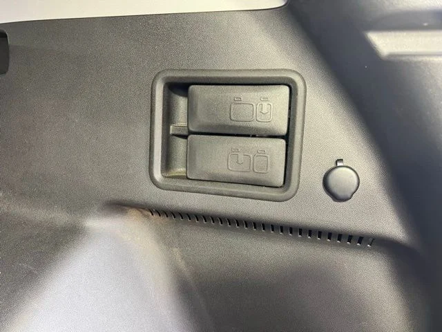 Used 2024  GMC AT4 image 34