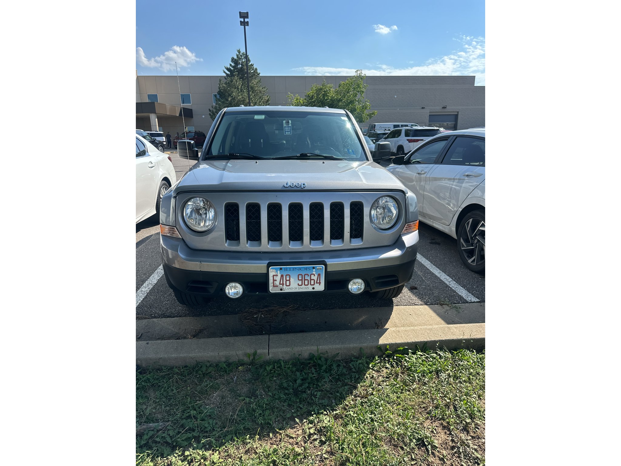 Used 2014 Billet Silver Metallic Clearcoat Jeep Latitude image 6