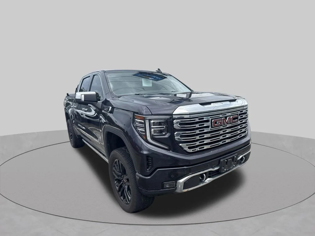Used 2022 Silver GMC Denali image 4