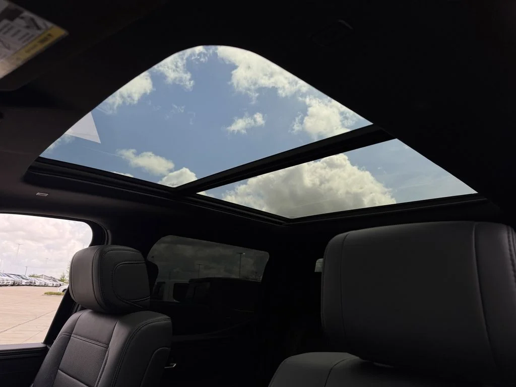 Used 2025  Toyota Limited image 26