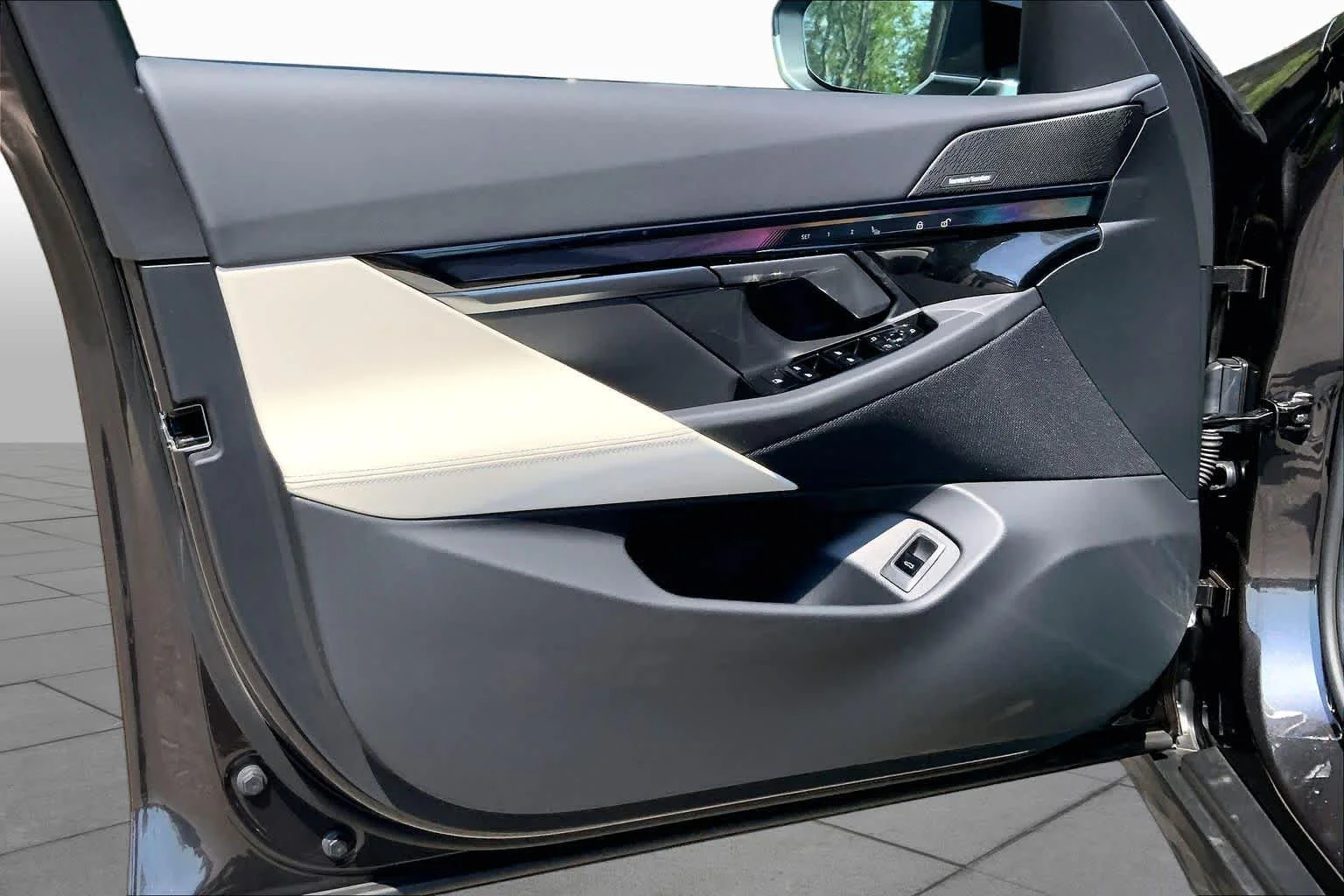 New 2027 Dark Graphite Metallic BMW 530i xDrive image 10