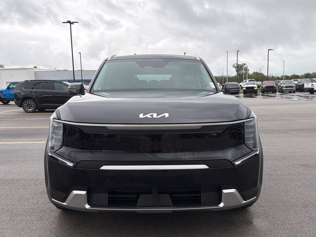 Used 2025 Kia EV9 Wind with VIN 5XYAFFS5XSG002236 for sale in Kansas City