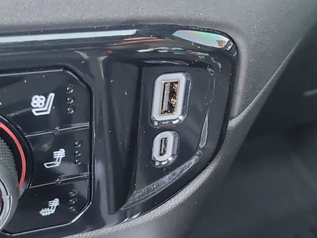 Used 2024 Black Chevrolet High Country image 28