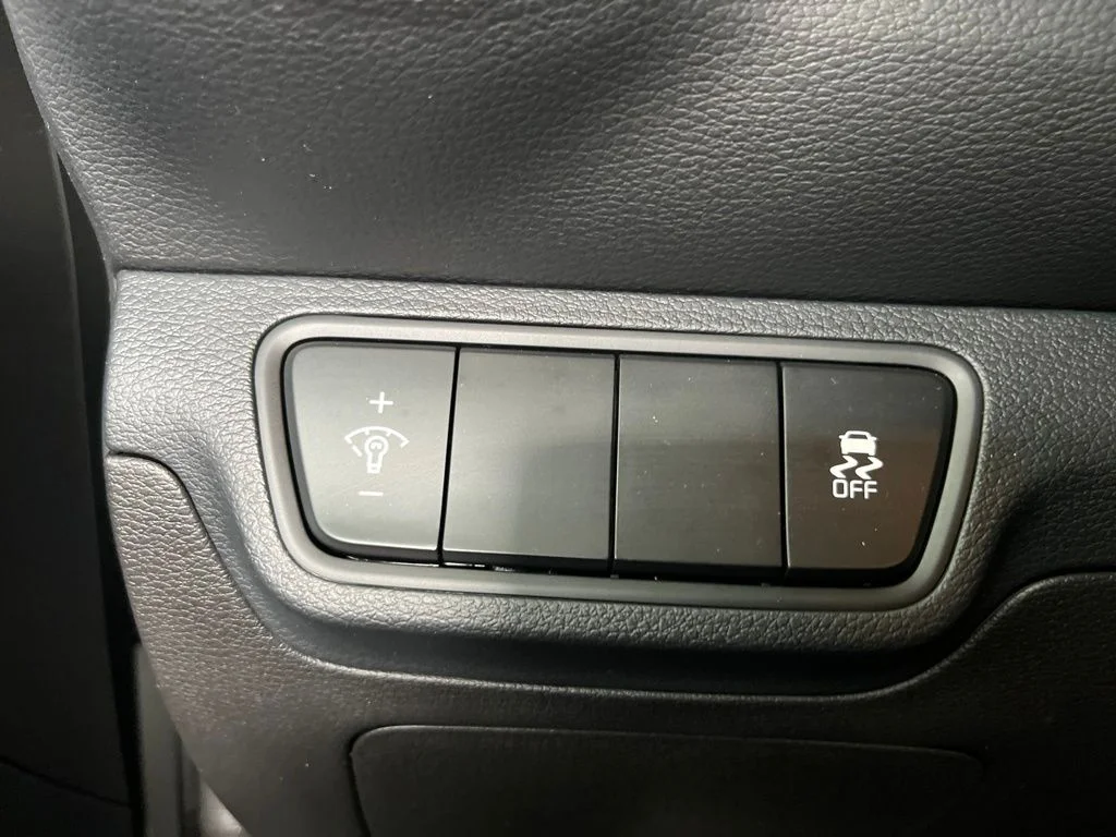Used 2023 White Kia LXS image 13