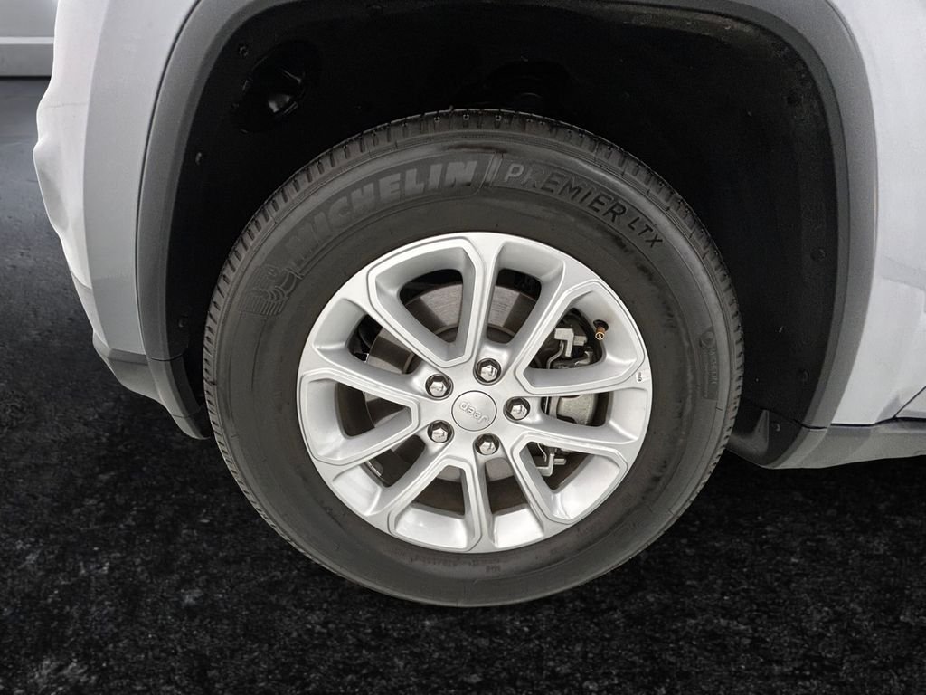 Used 2021 Silver Jeep Laredo E image 27