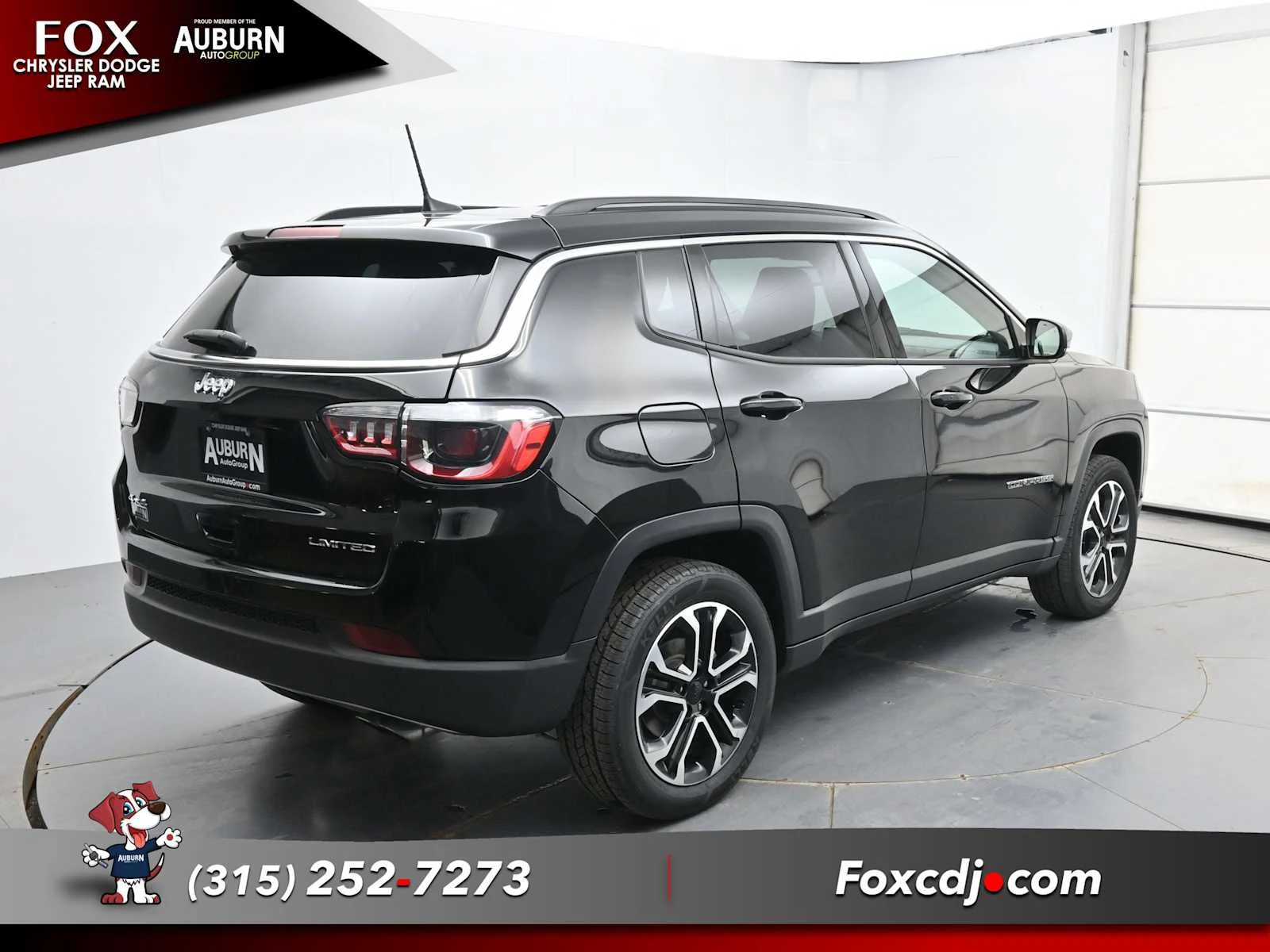Used 2022 Diamond Black Crystal Pearlcoat Jeep Limited image 15