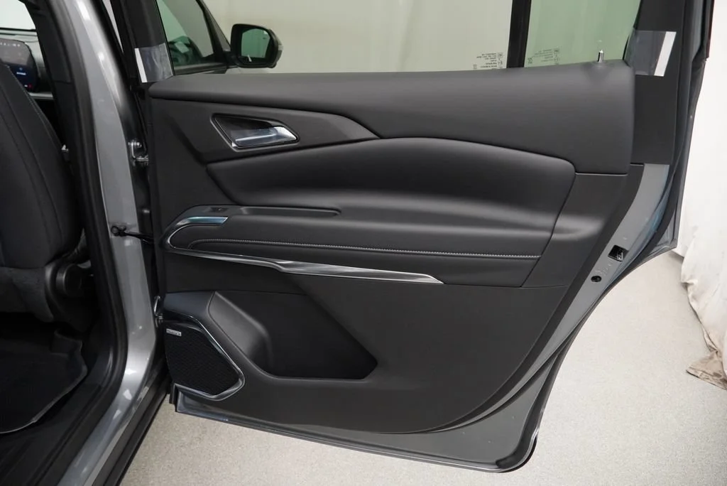 New 2027 Sterling Gray Metallic Chevrolet LT image 27