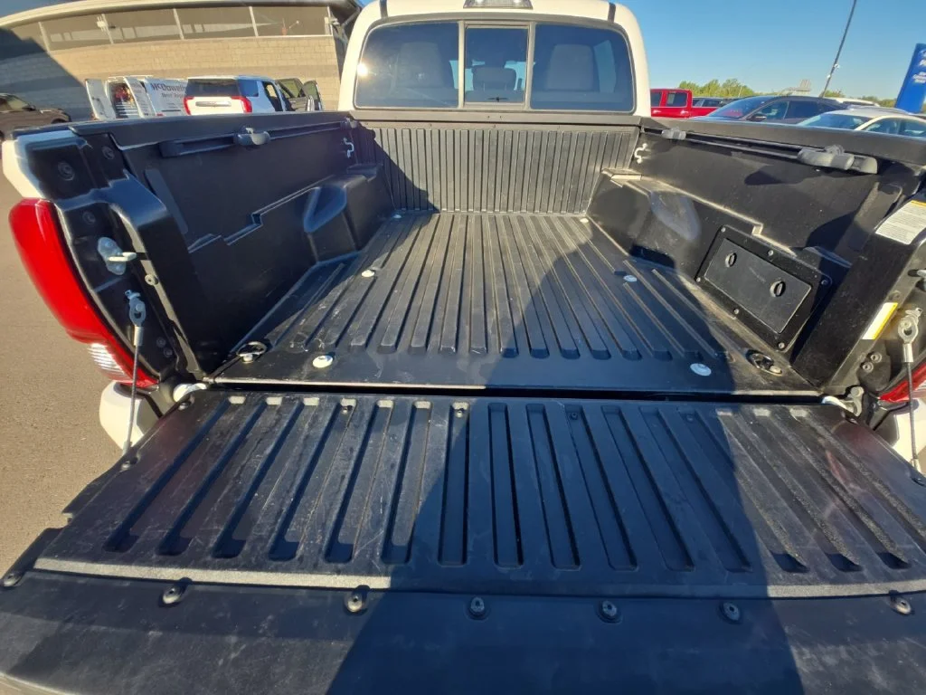 Used 2021 White Toyota SR image 29
