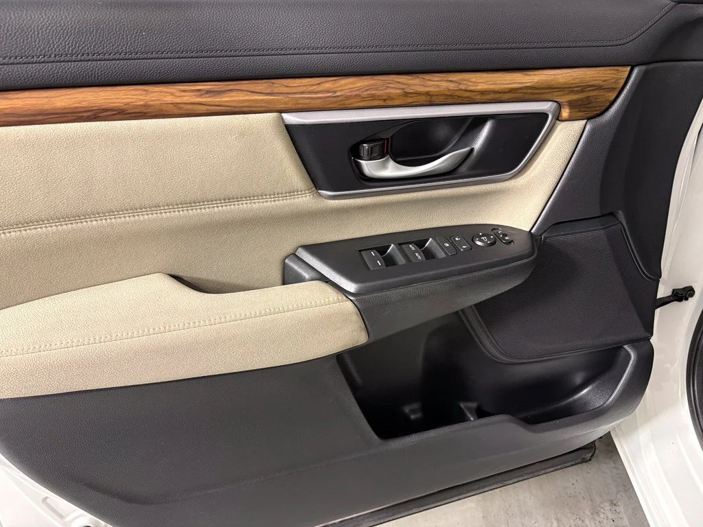 Used 2017  Honda EX image 12