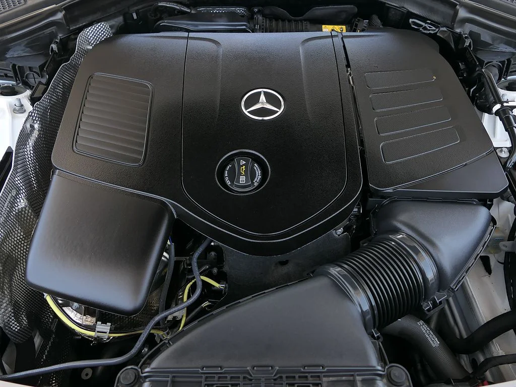 Used 2024 White Mercedes-Benz GLC 300 image 27
