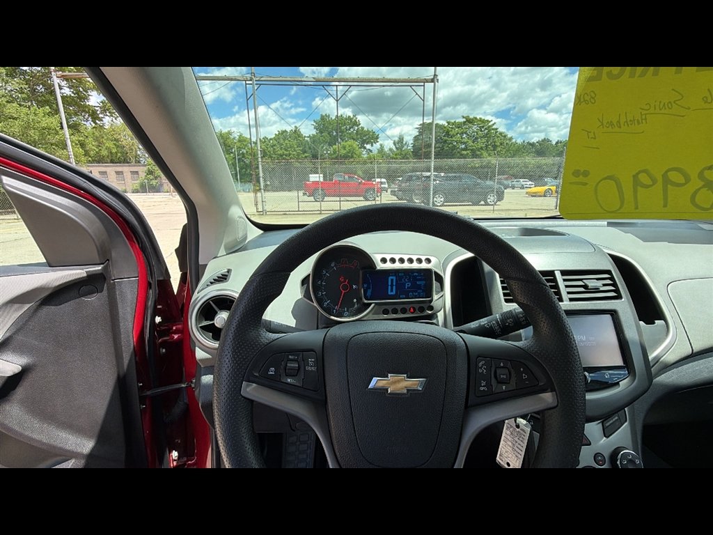 Used 2016 CRYSTAL RED TINTCOAT Chevrolet LT image 11