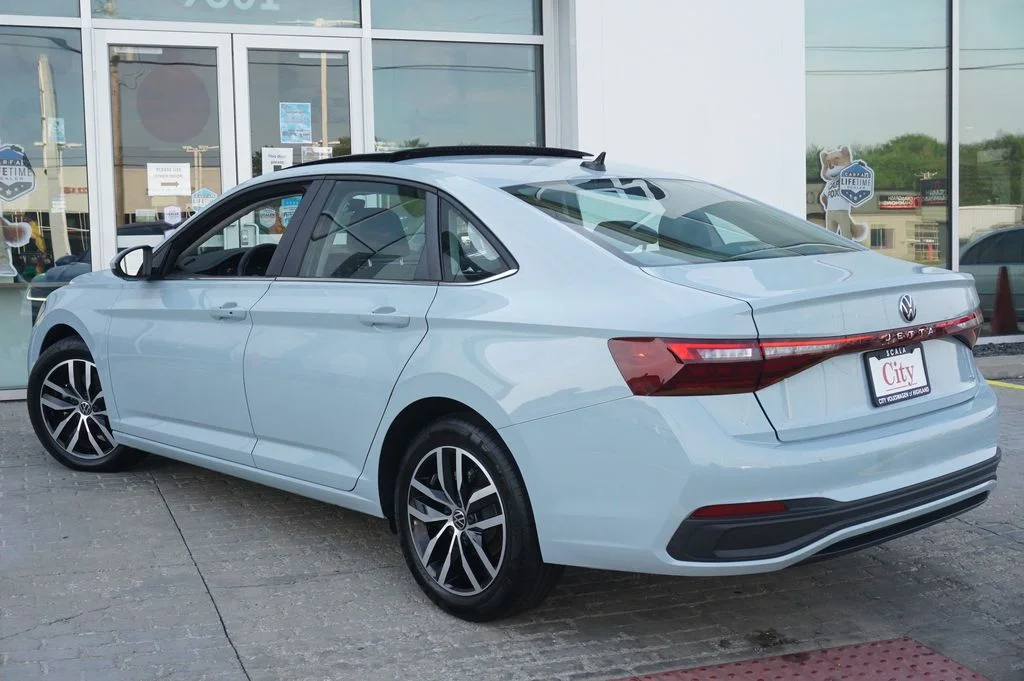 Certified Used 2025 Gray Volkswagen 1.5T SE image 15