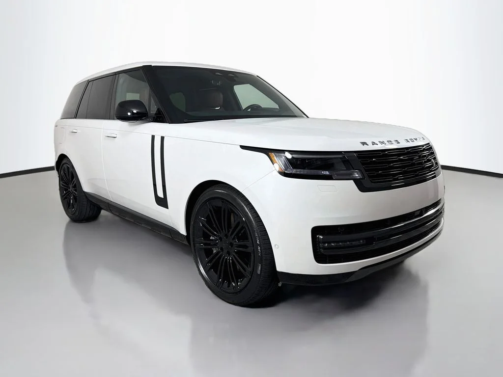 New 2026 Ostuni Pearl White Land Rover SE image 3