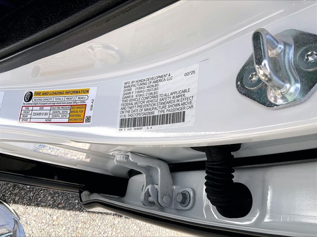 Used 2025 White Honda Touring image 35
