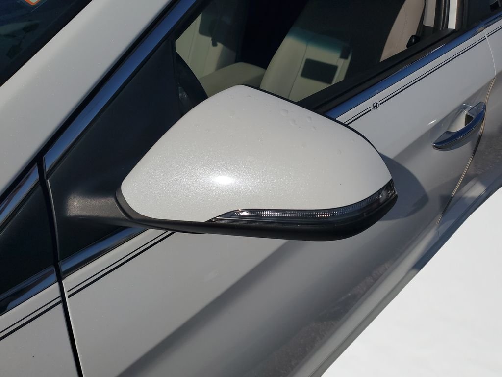 Used 2018 White Hyundai SEL image 25