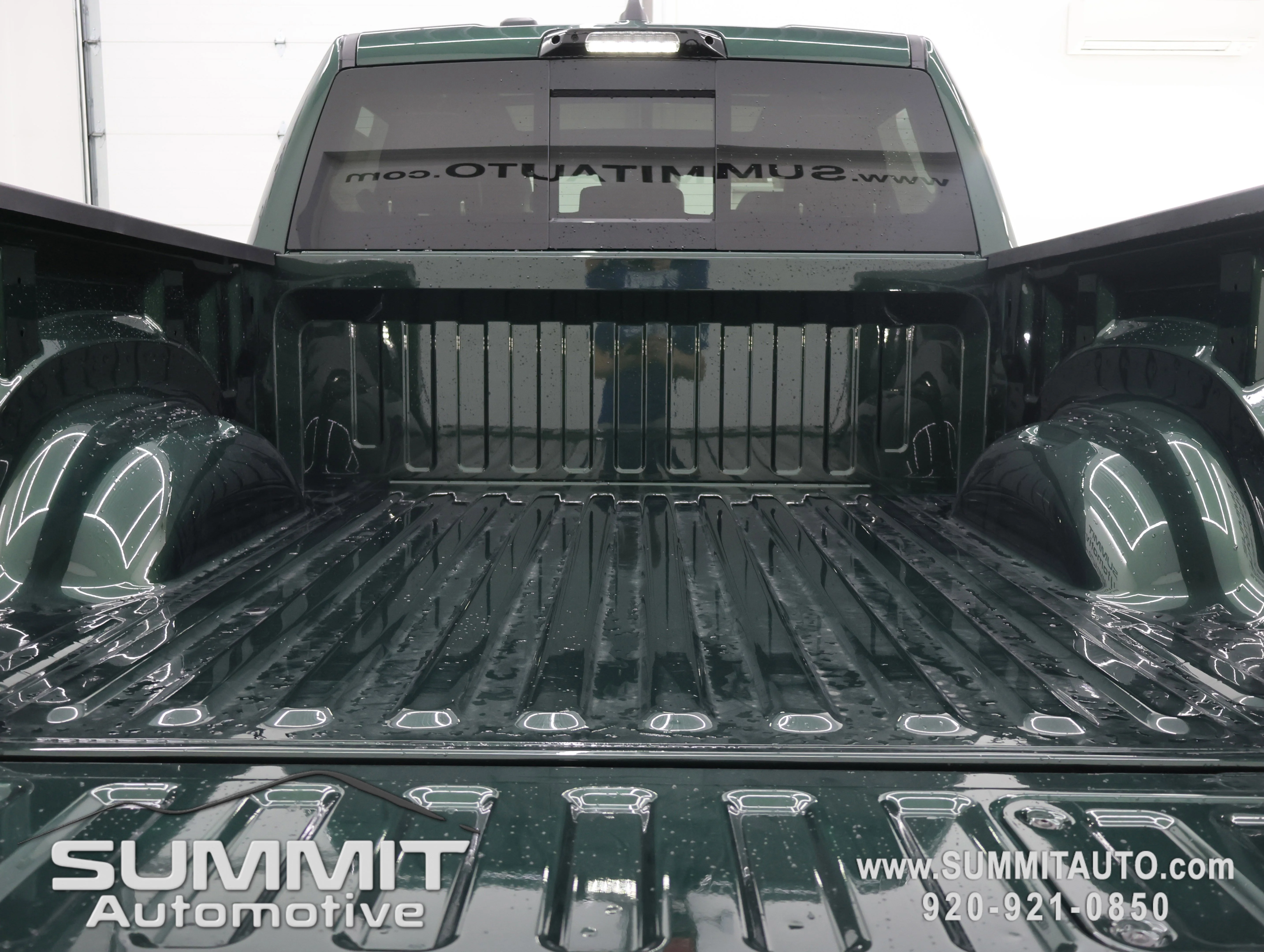New 2026 Serrano-Green Metallic Exterior Paint RAM Laramie image 32
