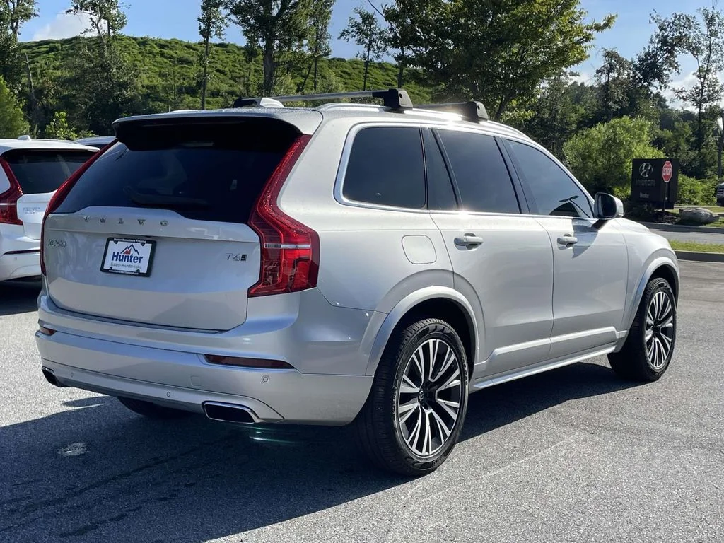Used 2020 Bright Silver Metallic Volvo Momentum image 28