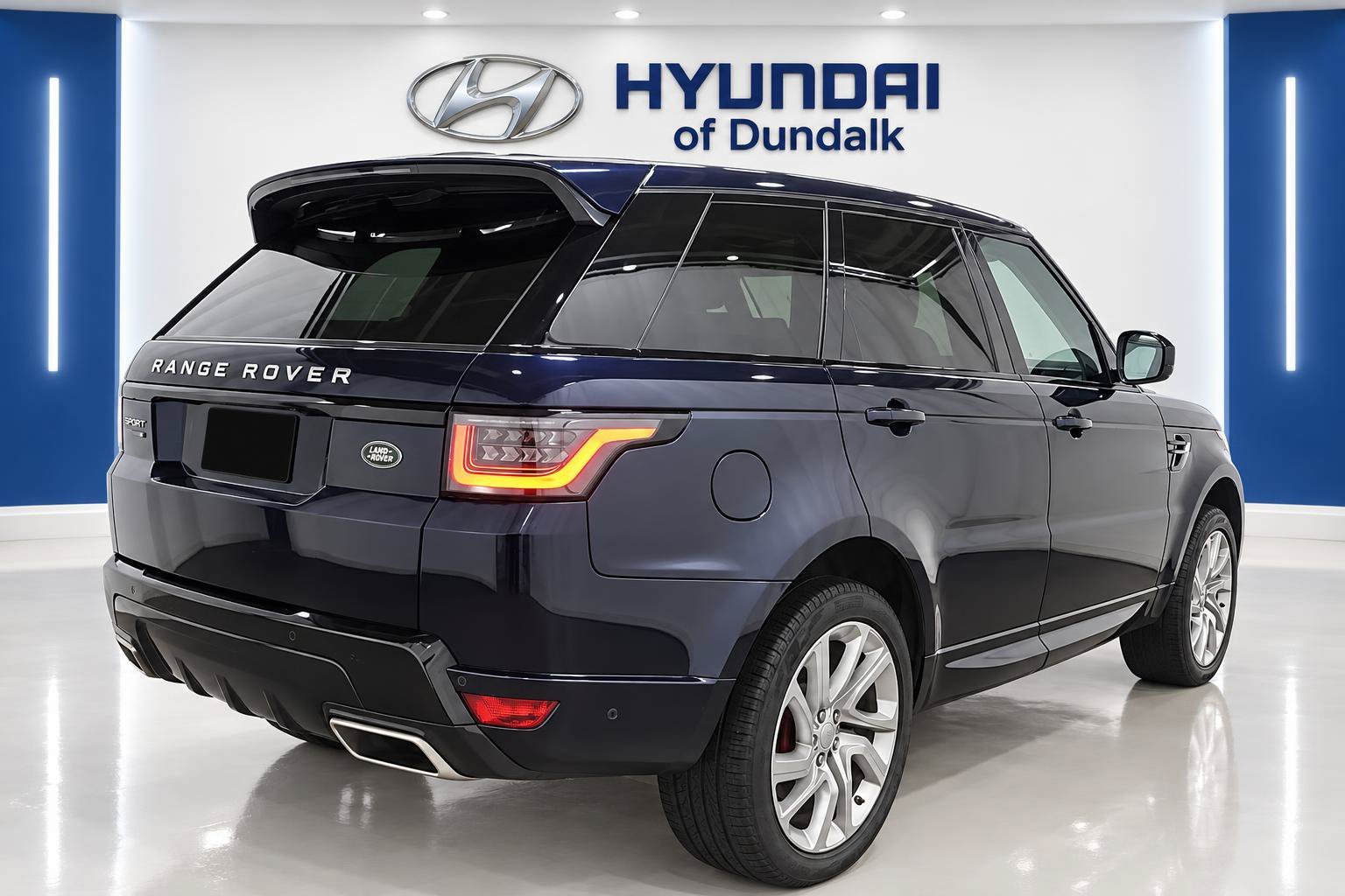 Used 2021 Blue Land Rover HSE Dynamic image 4