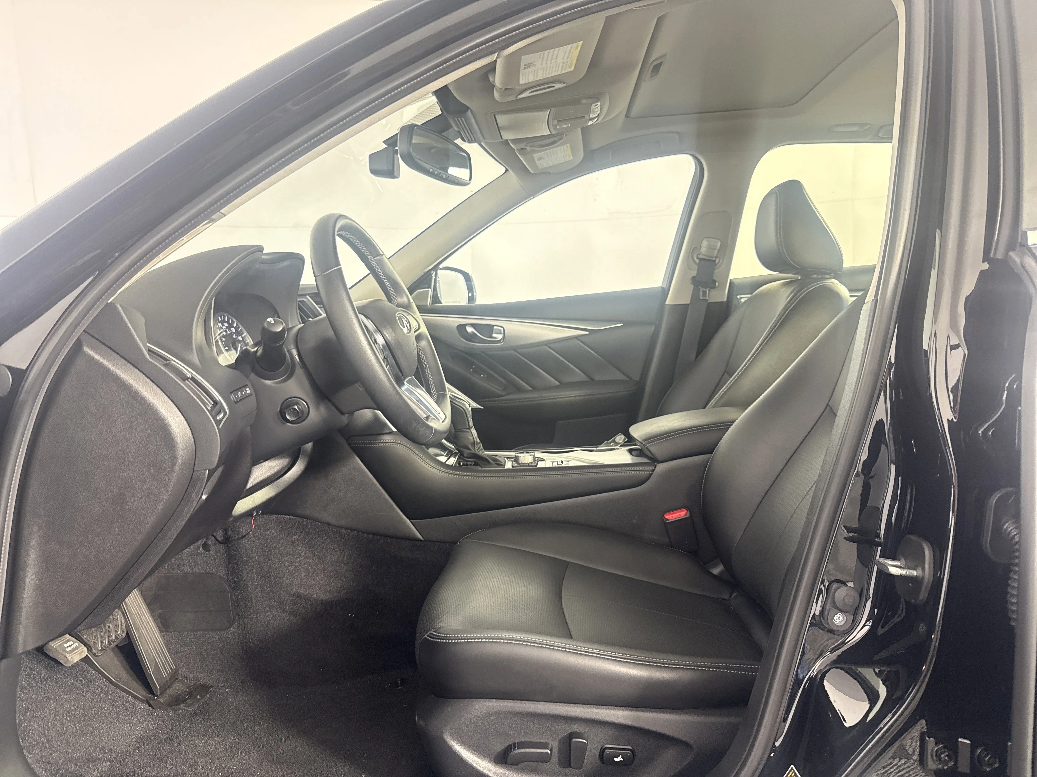 Used 2023 Midnight Black INFINITI LUXE image 15