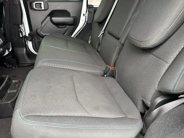 Used 2024 White/off-white Jeep Rubicon 4xe image 9