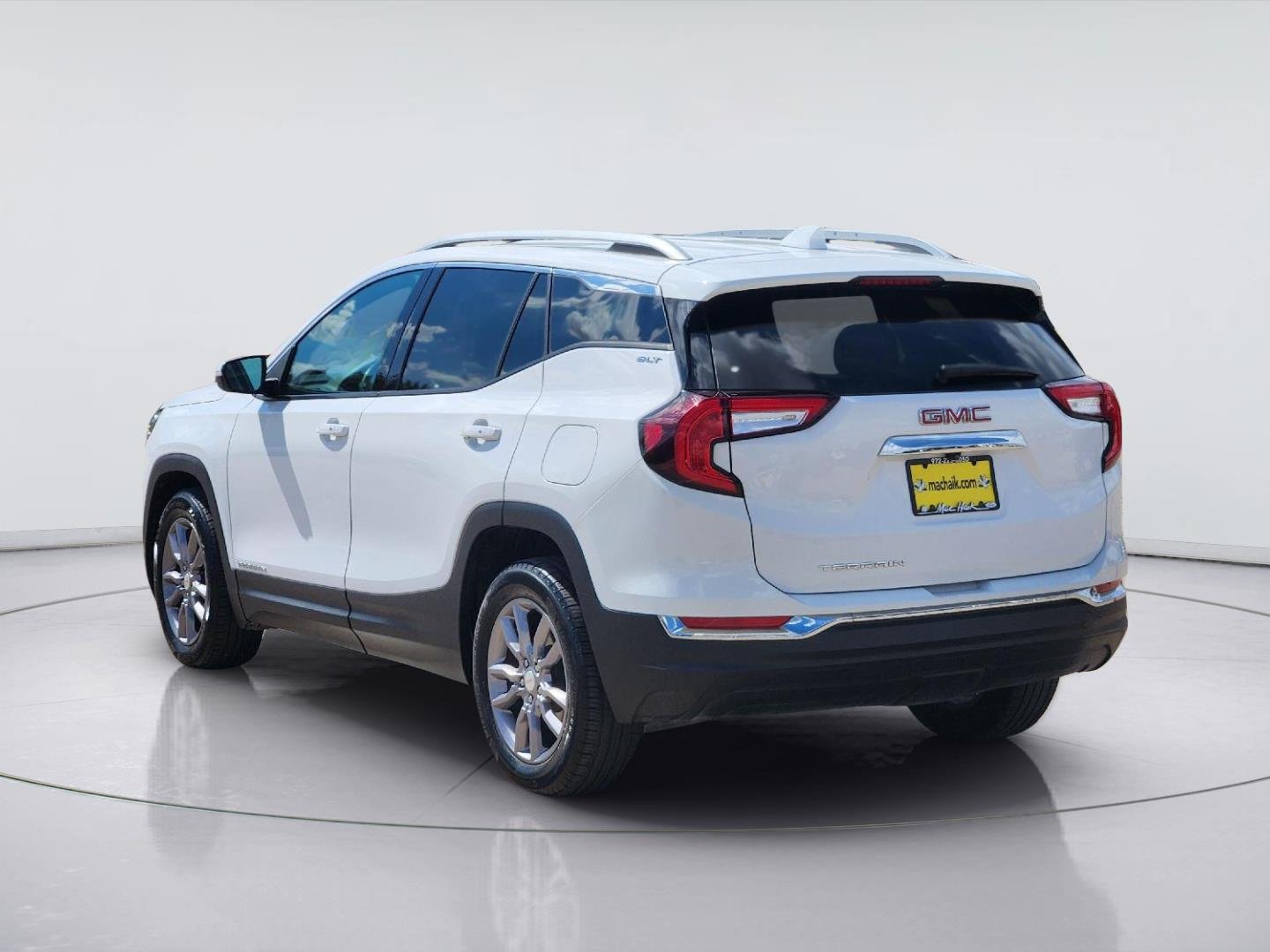 Used 2024 Summit White GMC SLT image 4