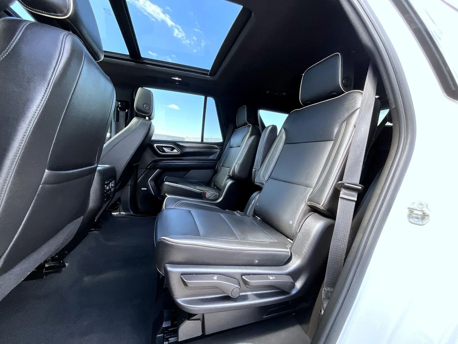 Used 2021 White Chevrolet LT image 25