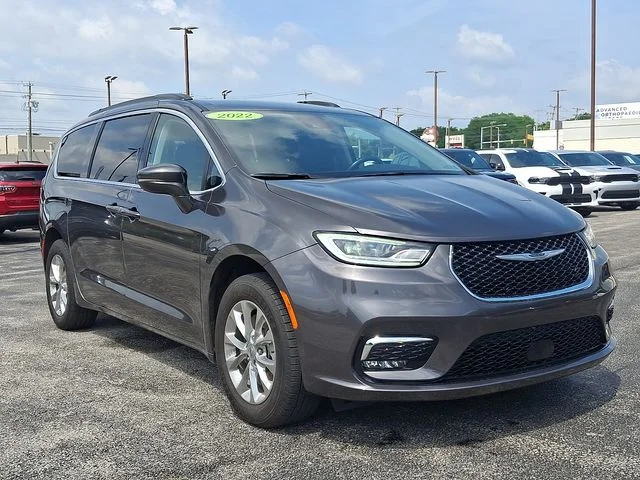 Used 2022 Gray Chrysler Touring L image 2