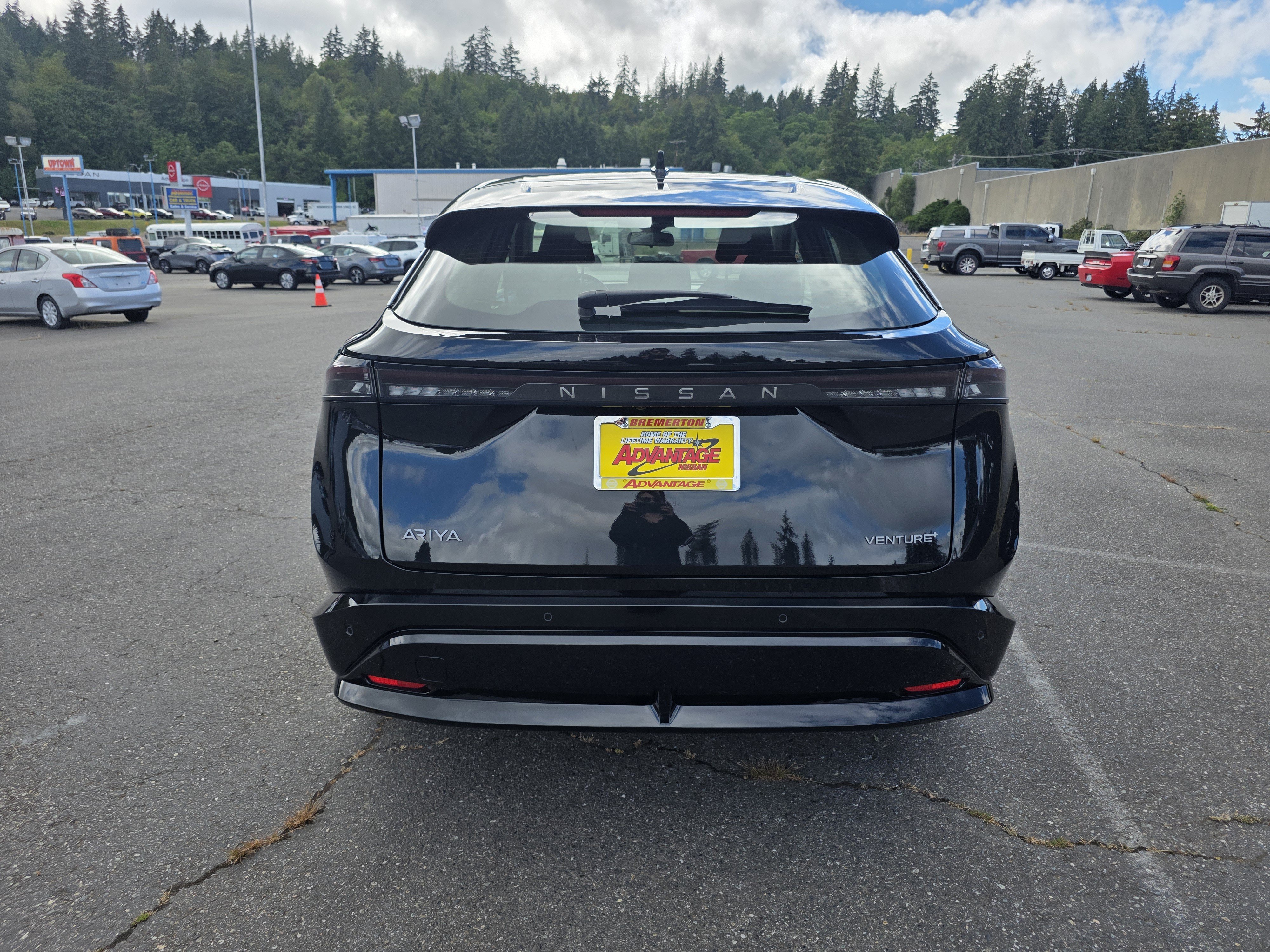 Certified Used 2023 Black Diamond Pearl Nissan VENTURE+ image 4