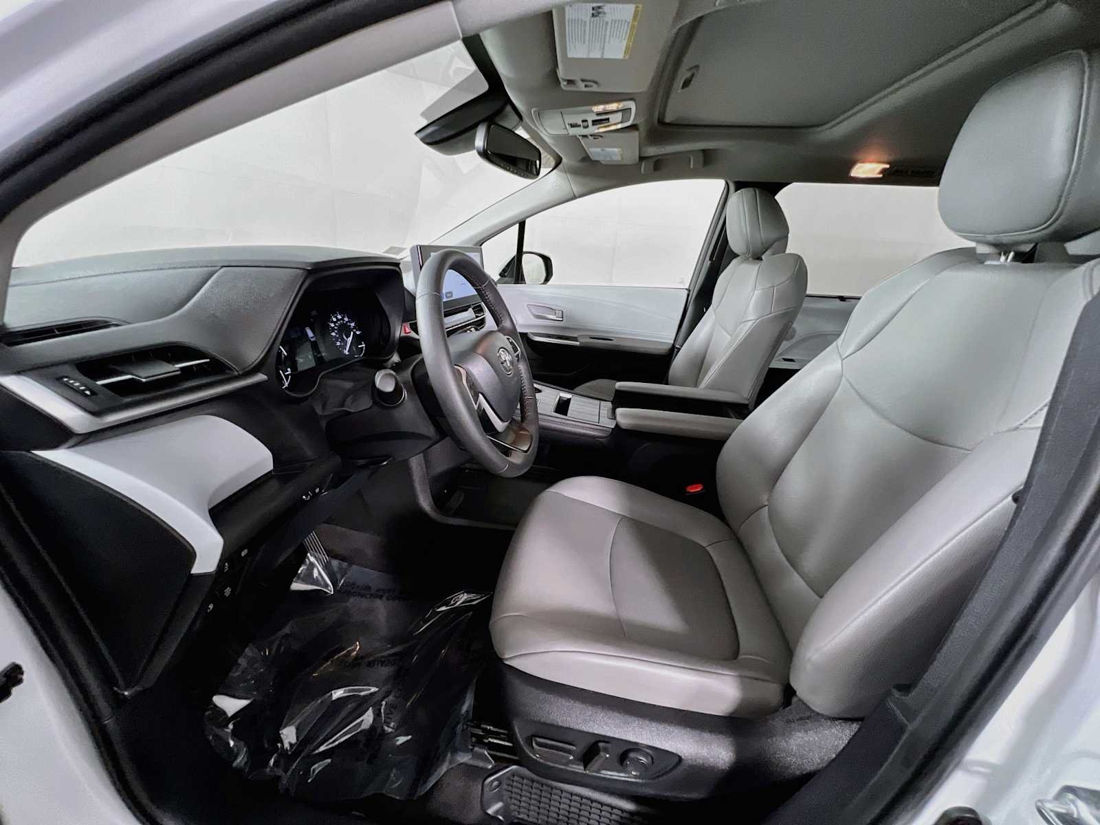Used 2026 Wind Chill Pearl Toyota XLE image 22