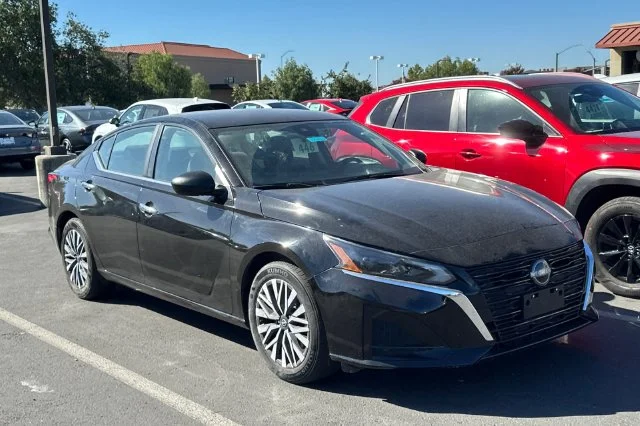 Used 2025 Nissan Altima SV with VIN 1N4BL4DV2SN370374 for sale in Napa, CA