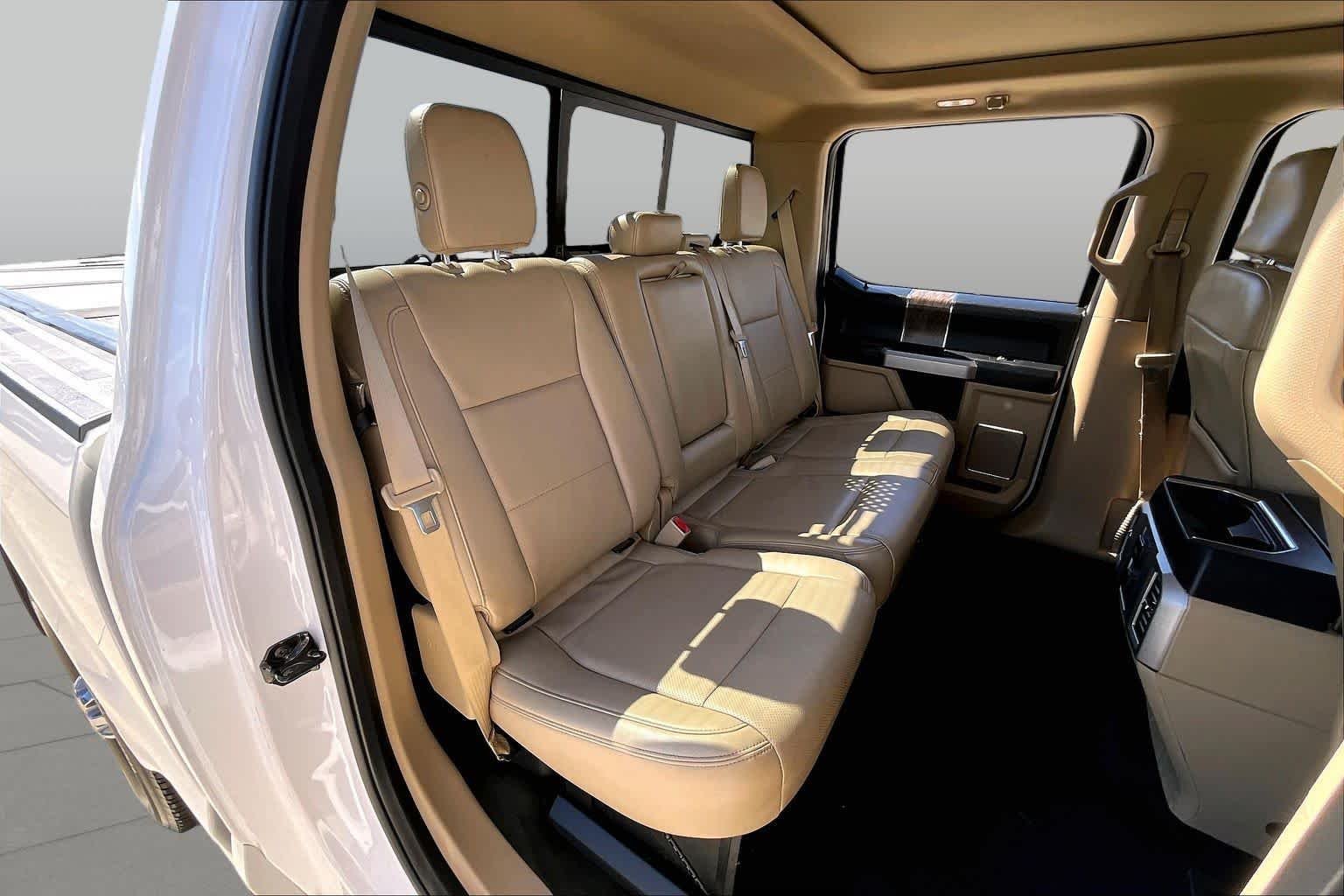 Used 2017 White Platinum Metallic Tri-Coat Ford Lariat image 20