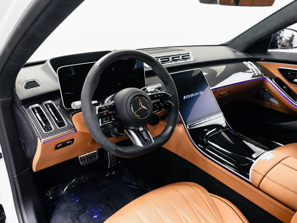 Used 2025 MANUFAKTUR Moonlight White Metallic Mercedes-Benz S 63 E AMG® image 9