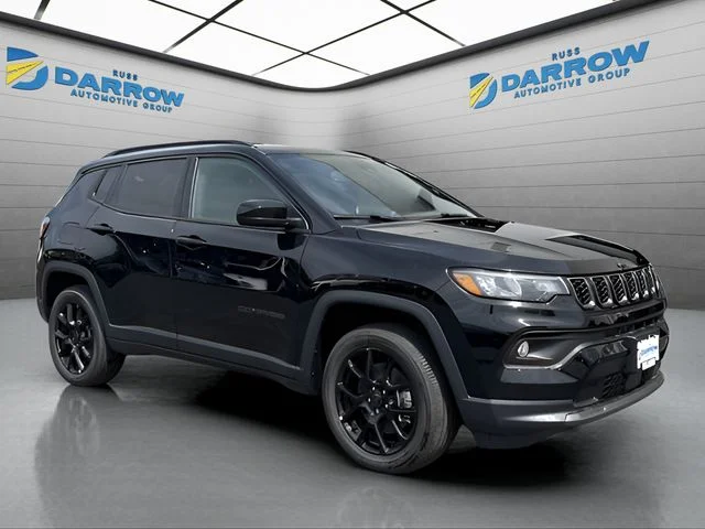 New 2026 Diamond Black Crystal Pearl-Coat Exterior Paint Jeep Latitude image 8