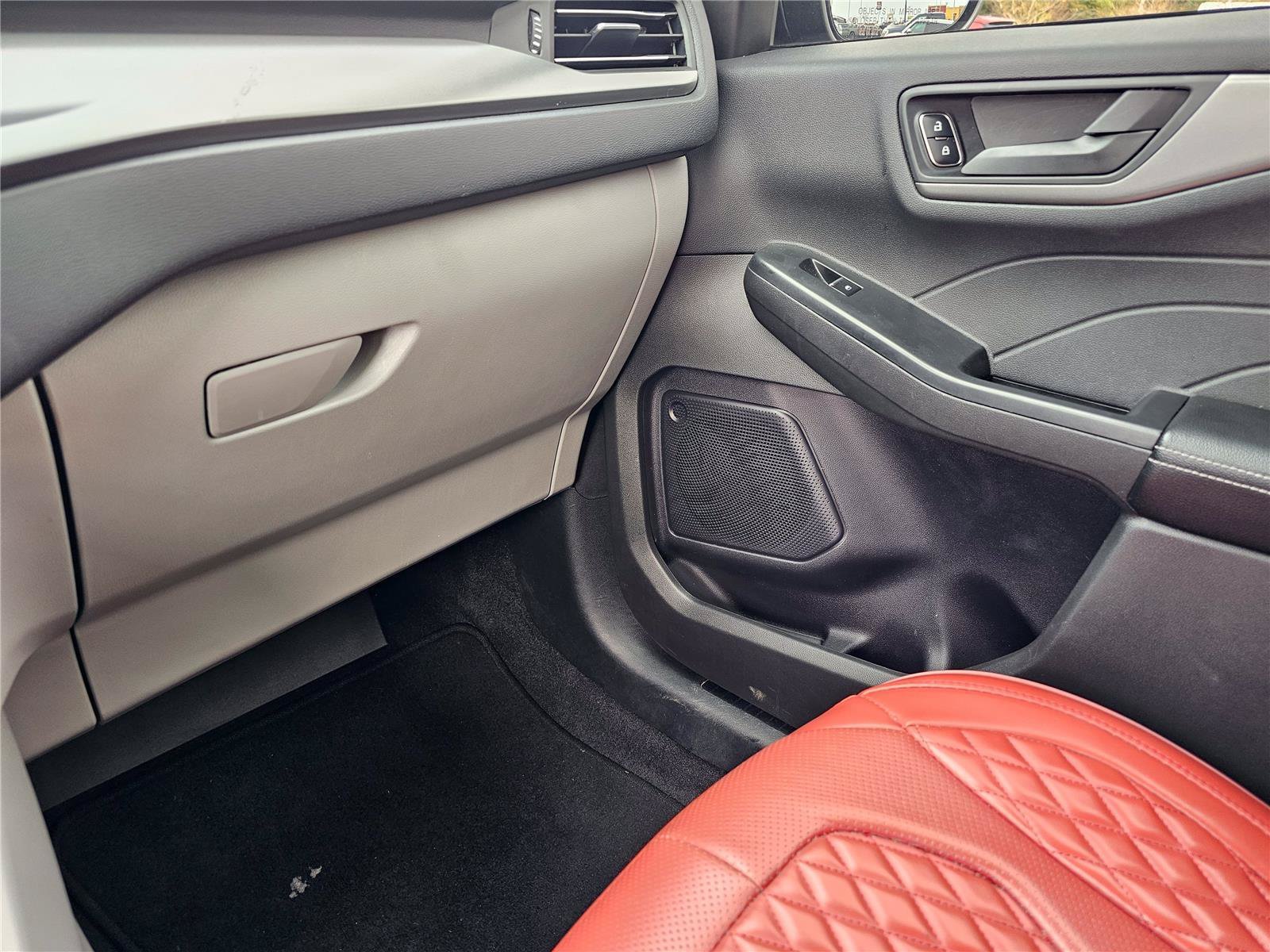 Used 2024 Agate Black Metallic Ford Active image 27