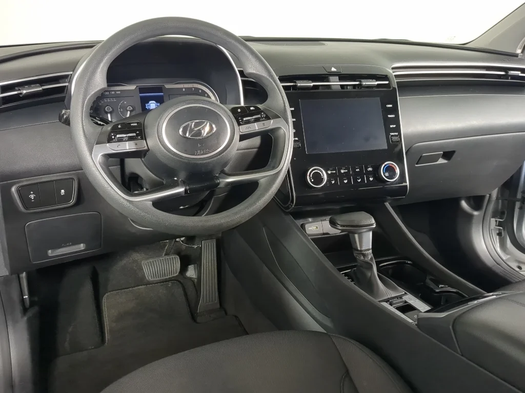 Used 2023 Silver Hyundai SE image 13