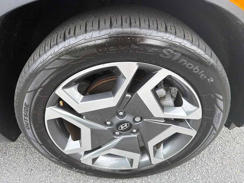 Used 2024 White Hyundai SEL image 12
