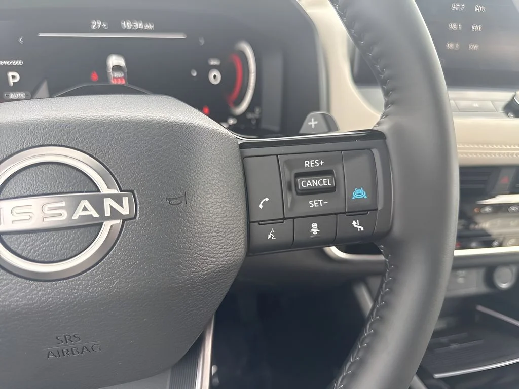 Used 2025 White Nissan SL image 17