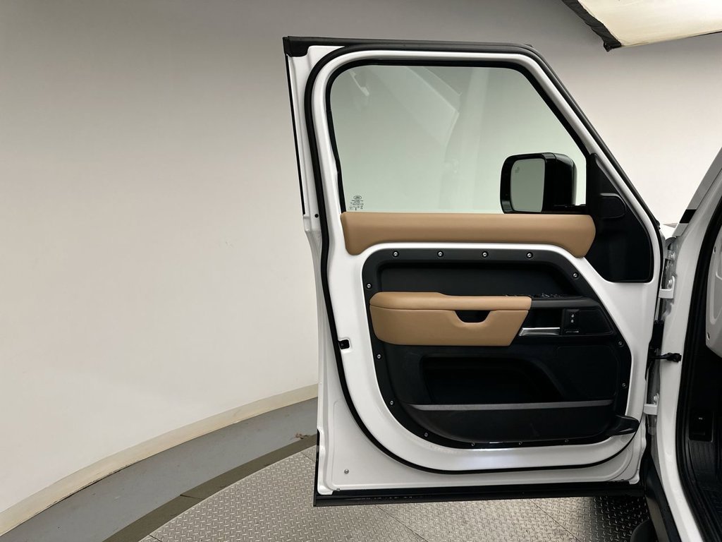New 2026 Fuji White Land Rover S image 9