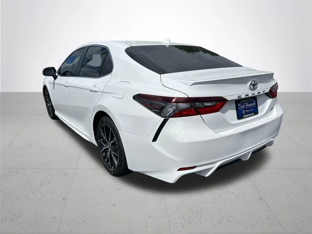 Used 2021 White Toyota SE image 9