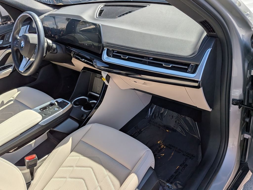 Used 2025 Silver BMW xDrive28i image 9