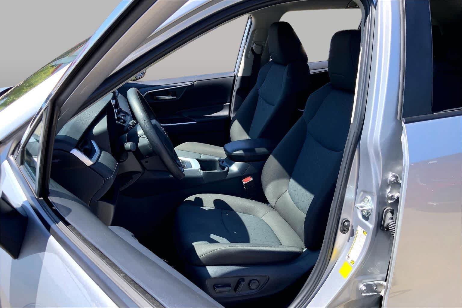 Used 2025 Silver Sky Metallic Toyota XLE image 8